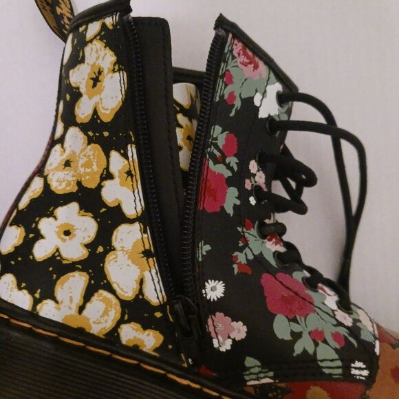 Dr. Martens Delaney Floral Teens Size 3 Canvas Combat Boots Floral - Picture 8 of 11